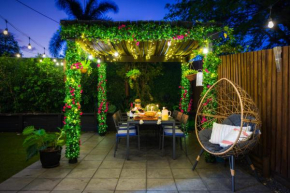 Private Luxury Haven with SUV Hire, Pool, Near Marina